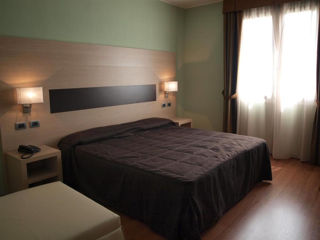 Hotel Arthur Solignano Nuovo Luaran gambar