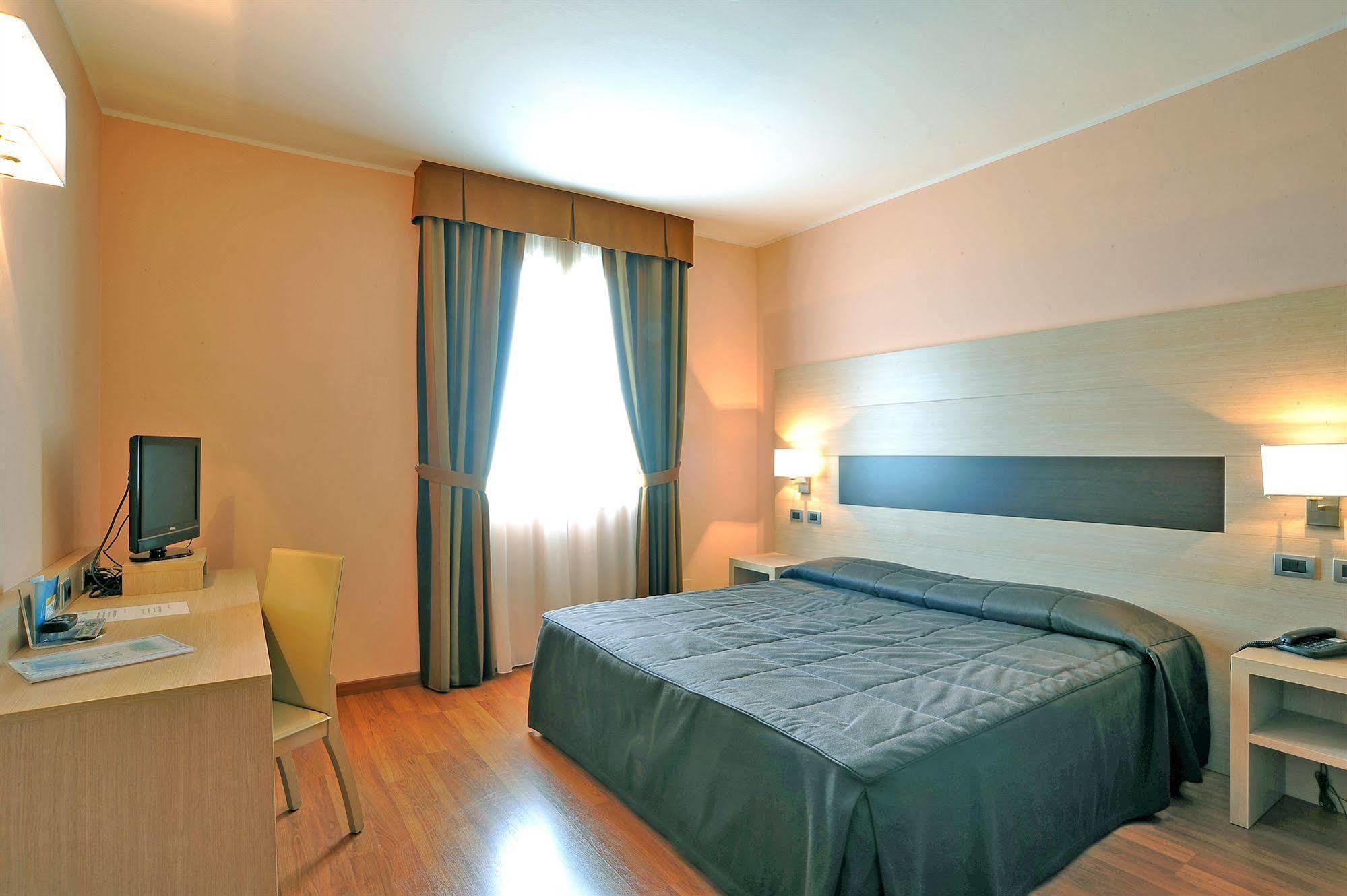 Hotel Arthur Solignano Nuovo Luaran gambar