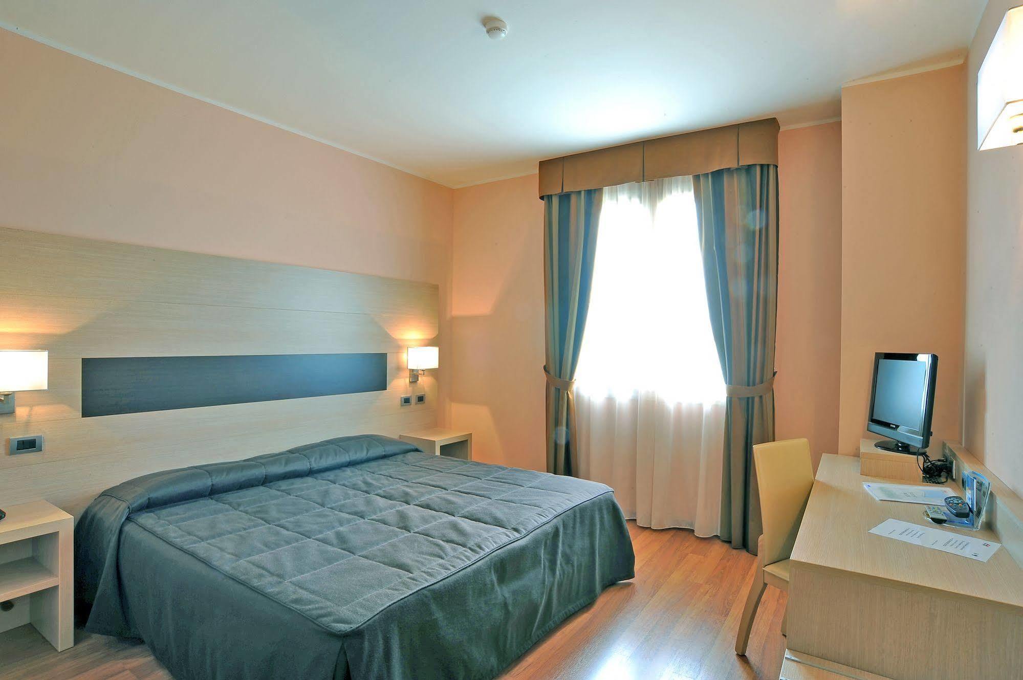 Hotel Arthur Solignano Nuovo Luaran gambar